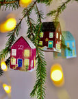 FORHÅNDSBESTILL - Julekalender med 24 hus og 48 sjokoladebiter