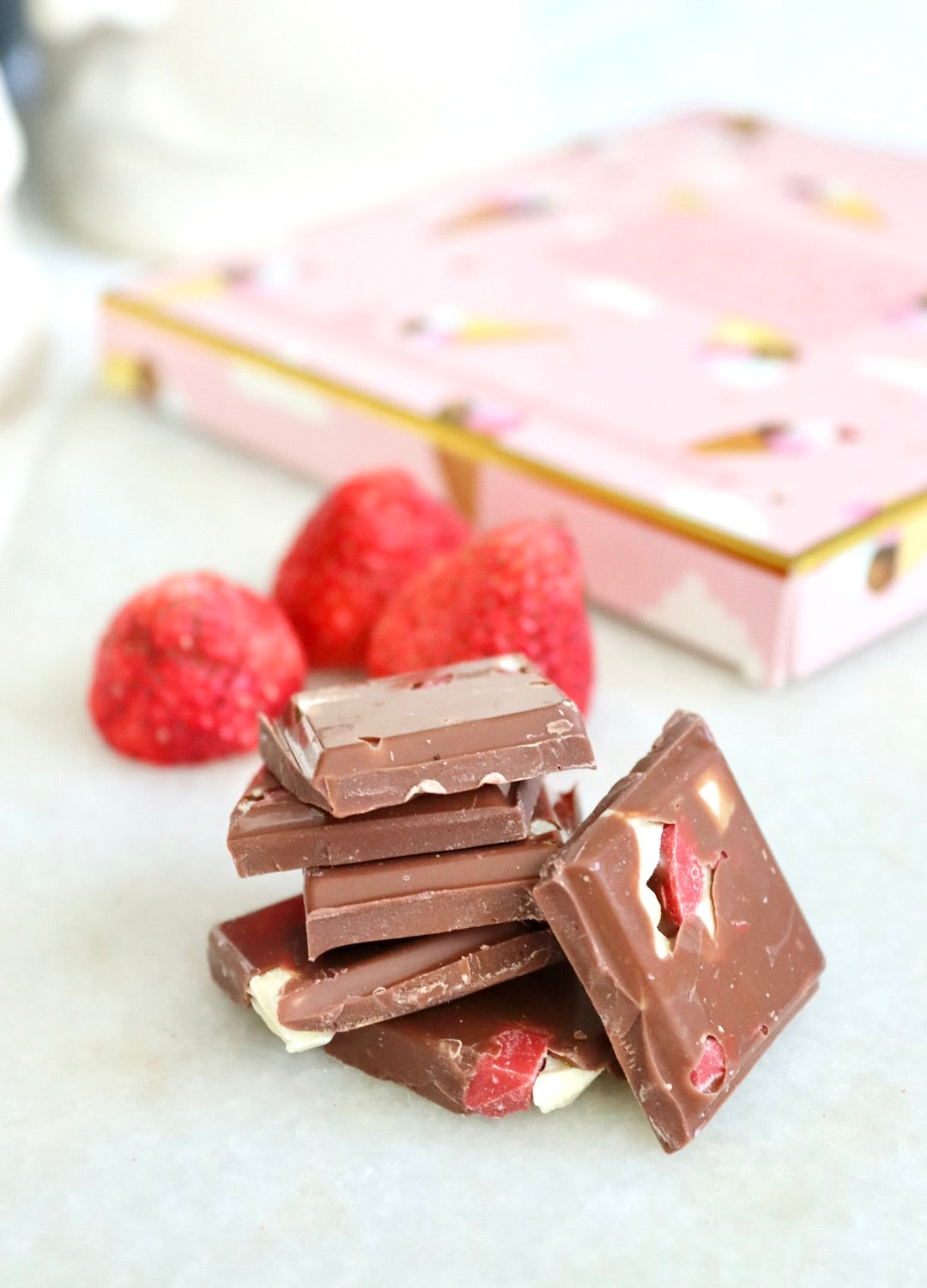 Melkesjokolade med jordbær og vanilje